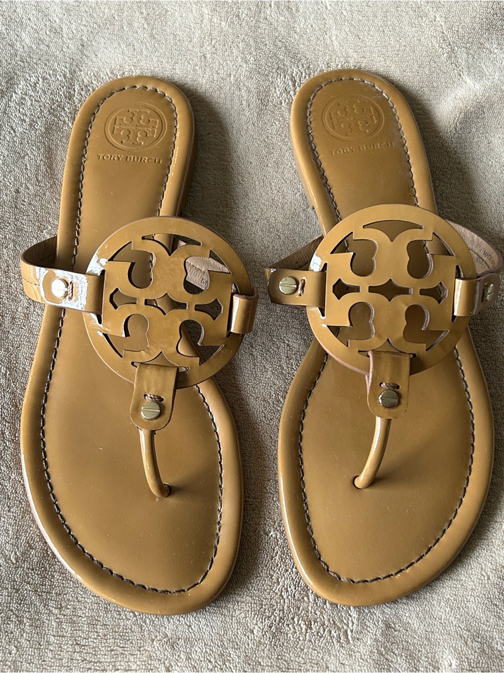 Tory Burch Miller Patent Sandals in Tan. Women’s 10M
